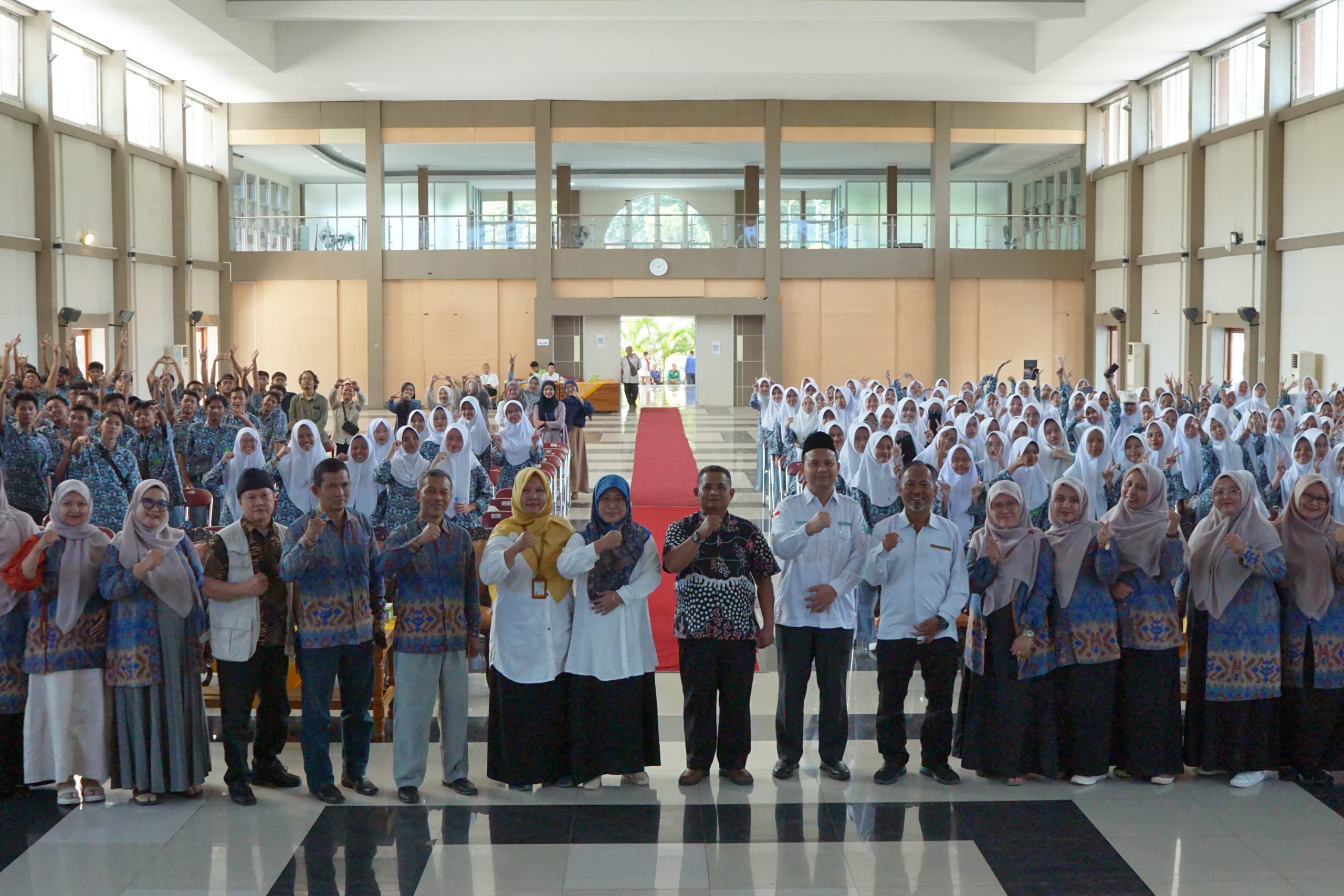 Read more about the article Mengusung Program “School Visit to UIN Walisongo: Discovering Higher Education”,UIN Walisongo Semarang Terima Kunjungan MAN 2 Kuningan